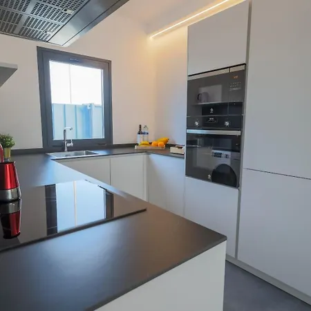 Divela, Ocean View, Private & Heated Pool